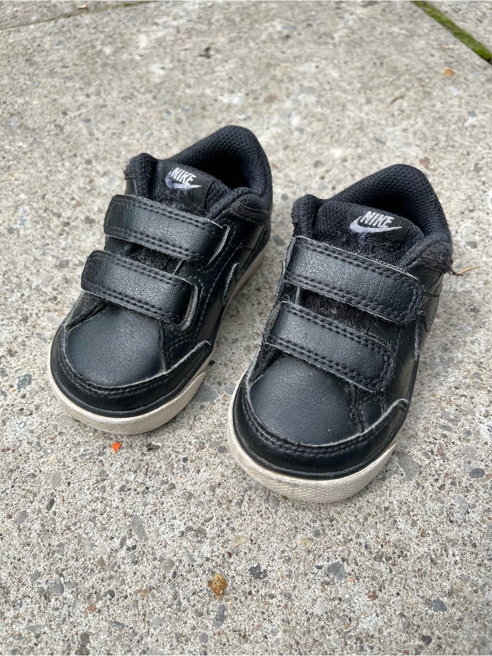 Nike Toddler Black Velcro Sneakers Size 5